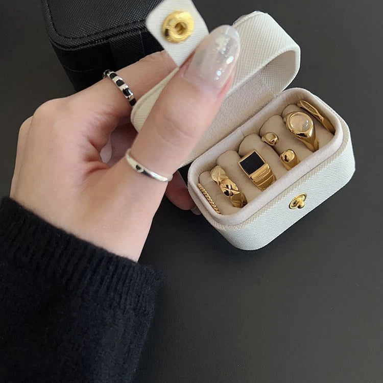 Compact and Stylish Mini Portable Jewelry Storage Bag – Perfect for Rings, Necklaces, Earrings, and More