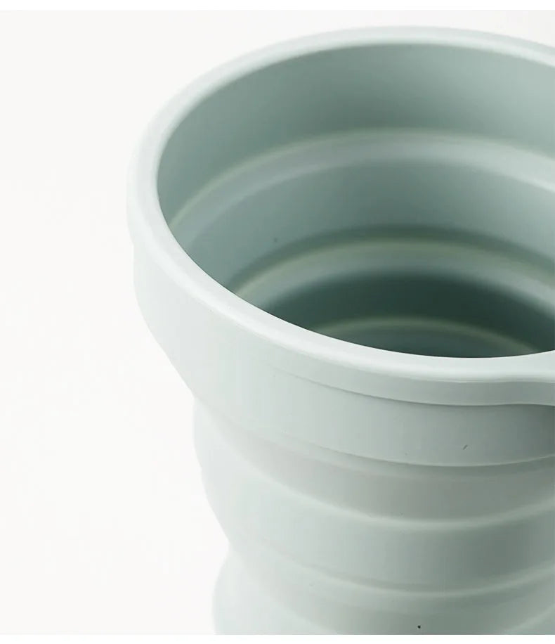Outdoor Silicone Folding Cup with Hanging Hole – The Perfect Travel Companion for Hydration on the Go