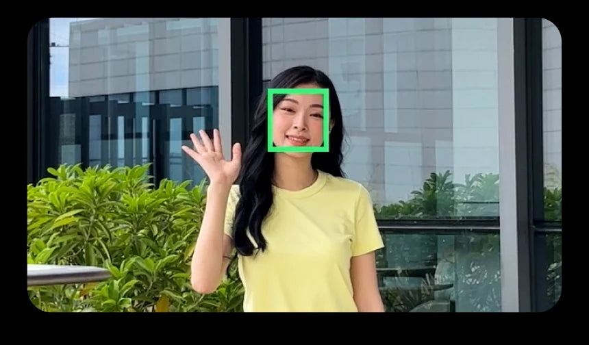 AOCHUAN 3-Axis Smartphone Gimbal with Face Tracking Light