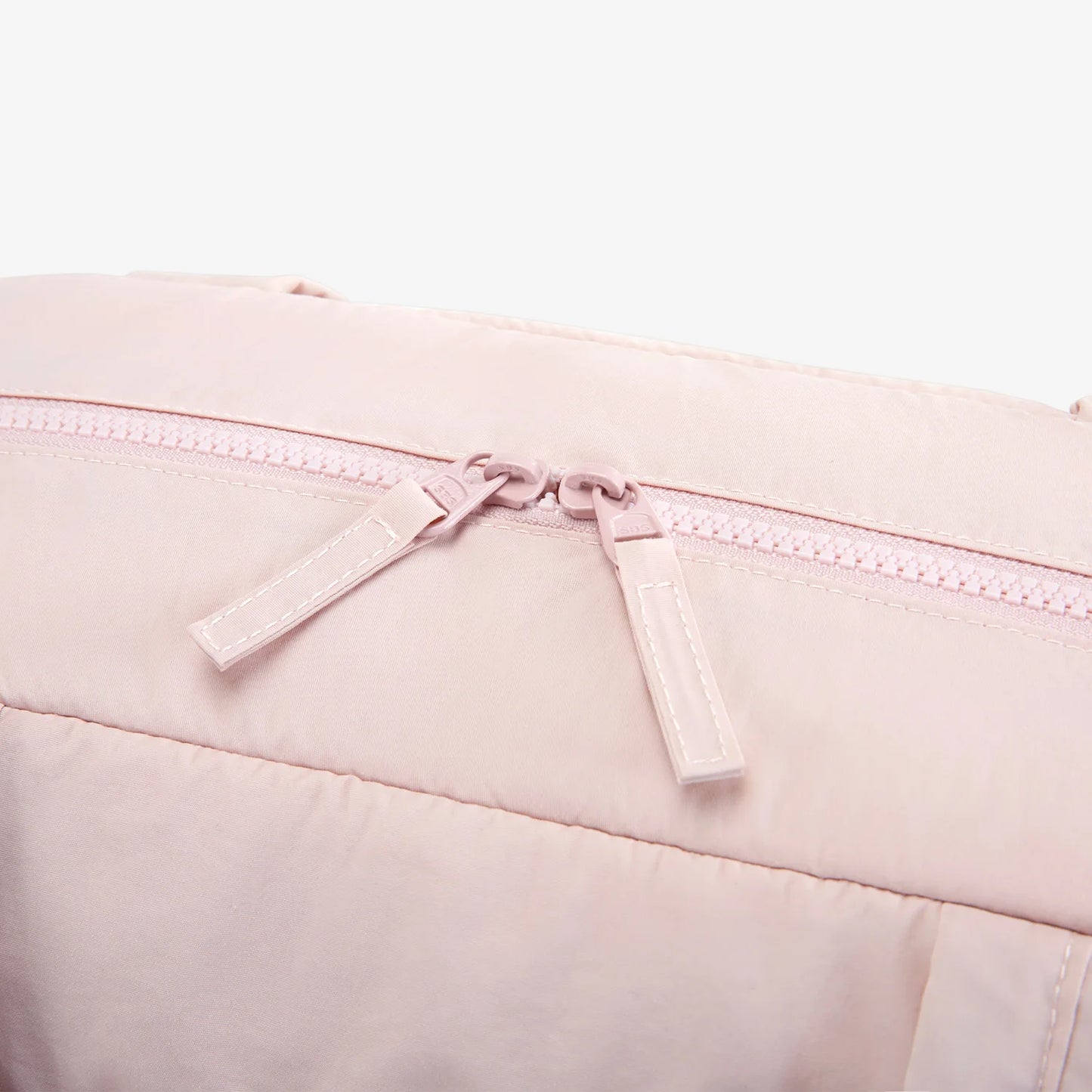 Women’s Travel Duffel Bag – Stylish and Functional Gym and Weekender Bag with Wet Pocket